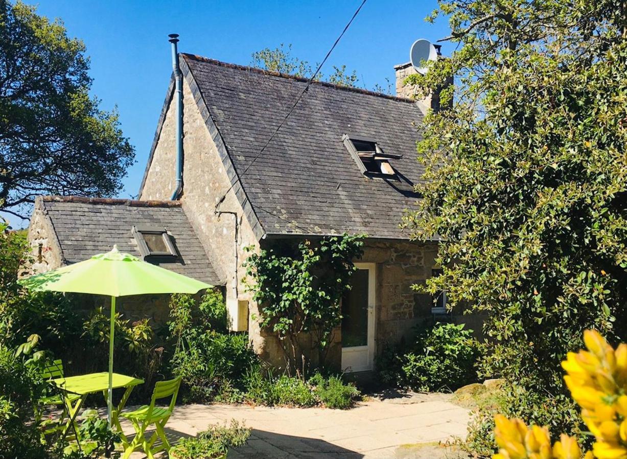 An Ti Bihan, Gite Breton A La Campagne Tonquédec Exterior photo