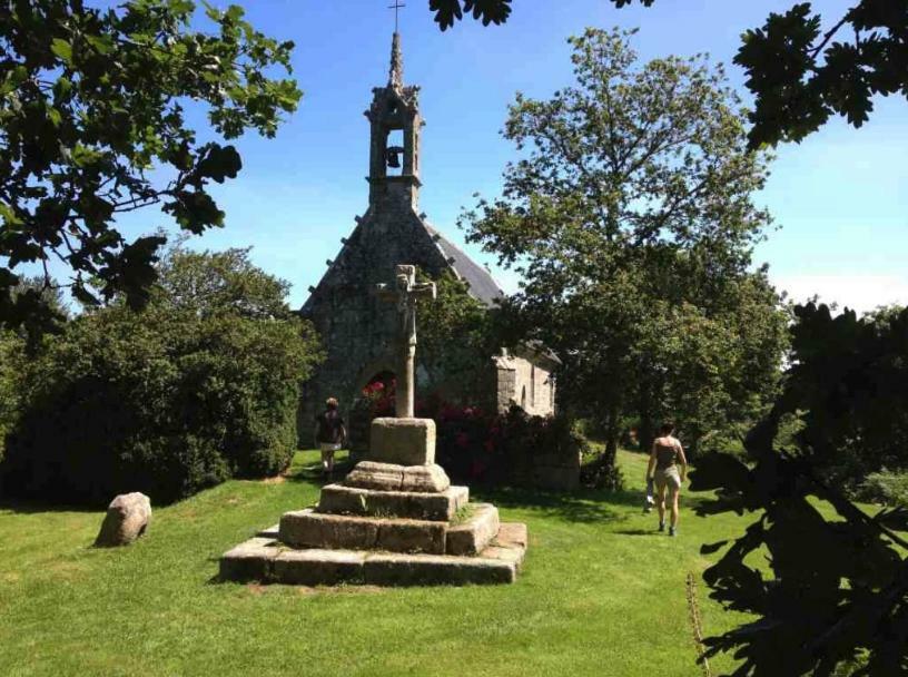 An Ti Bihan, Gite Breton A La Campagne Tonquédec Exterior photo