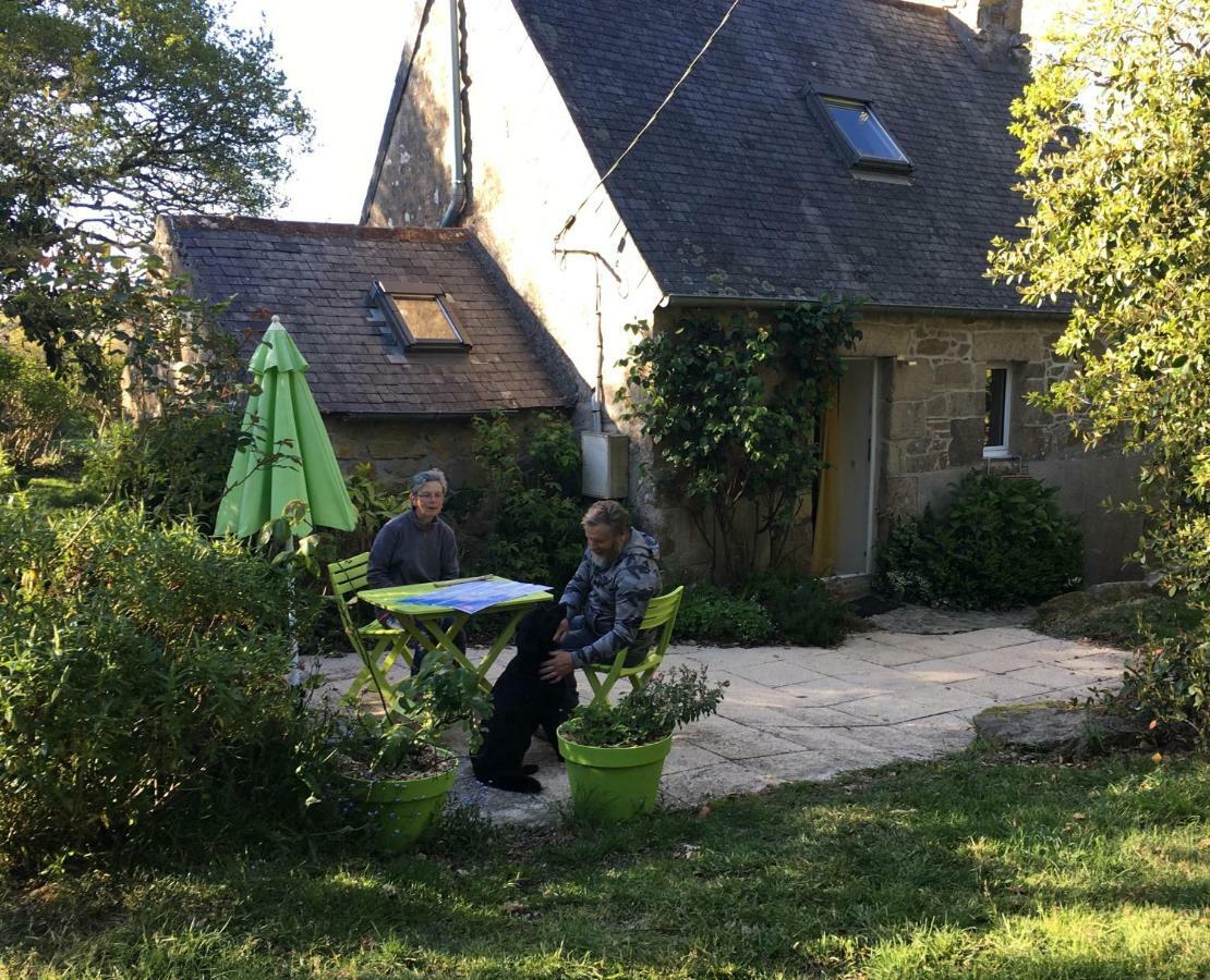 An Ti Bihan, Gite Breton A La Campagne Tonquédec Exterior photo